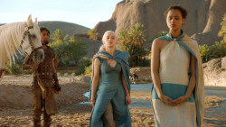 extant_GameOfThrones_3x04-KissedByFire_4571