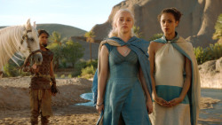 extant_GameOfThrones_3x04-KissedByFire_4575
