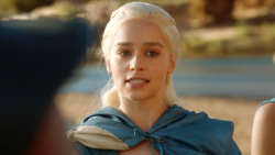 extant_GameOfThrones_3x04-KissedByFire_4599
