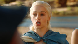 extant_GameOfThrones_3x04-KissedByFire_4600