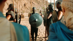 extant_GameOfThrones_3x04-KissedByFire_4607