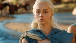 extant_GameOfThrones_3x04-KissedByFire_4609