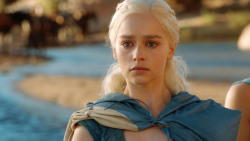 extant_GameOfThrones_3x04-KissedByFire_4611