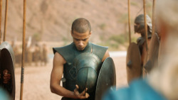 extant_GameOfThrones_3x04-KissedByFire_4623