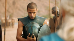 extant_GameOfThrones_3x04-KissedByFire_4625