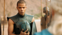 extant_GameOfThrones_3x04-KissedByFire_4626