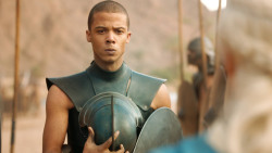 extant_GameOfThrones_3x04-KissedByFire_4627