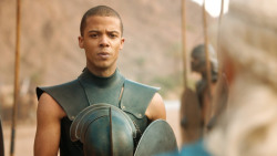 extant_GameOfThrones_3x04-KissedByFire_4629