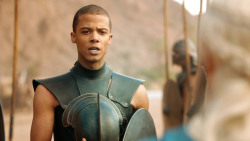 extant_GameOfThrones_3x04-KissedByFire_4630