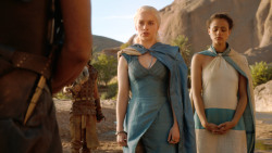 extant_GameOfThrones_3x04-KissedByFire_4633