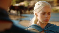 extant_GameOfThrones_3x04-KissedByFire_4643