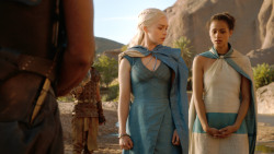 extant_GameOfThrones_3x04-KissedByFire_4645
