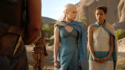 extant_GameOfThrones_3x04-KissedByFire_4647