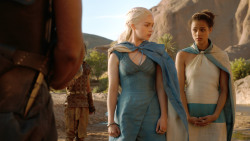 extant_GameOfThrones_3x04-KissedByFire_4649