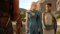 extant_GameOfThrones_3x04-KissedByFire_4651