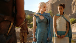 extant_GameOfThrones_3x04-KissedByFire_4652