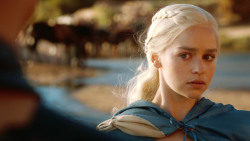 extant_GameOfThrones_3x04-KissedByFire_4653