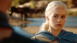 extant_GameOfThrones_3x04-KissedByFire_4654