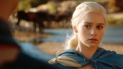extant_GameOfThrones_3x04-KissedByFire_4655