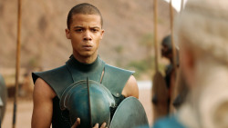 extant_GameOfThrones_3x04-KissedByFire_4657