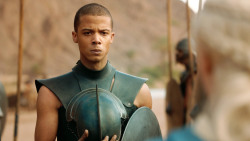extant_GameOfThrones_3x04-KissedByFire_4658