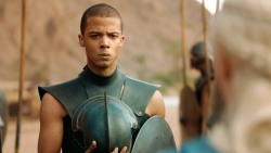 extant_GameOfThrones_3x04-KissedByFire_4659
