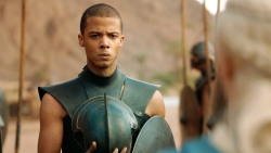 extant_GameOfThrones_3x04-KissedByFire_4660