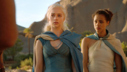 extant_GameOfThrones_3x04-KissedByFire_4662