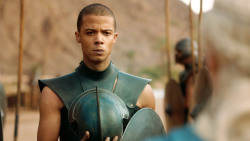 extant_GameOfThrones_3x04-KissedByFire_4666