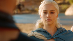 extant_GameOfThrones_3x04-KissedByFire_4670
