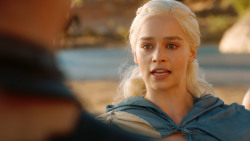 extant_GameOfThrones_3x04-KissedByFire_4676