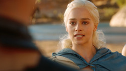 extant_GameOfThrones_3x04-KissedByFire_4677