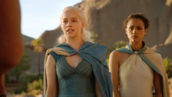 extant_GameOfThrones_3x04-KissedByFire_4680