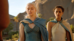 extant_GameOfThrones_3x04-KissedByFire_4681