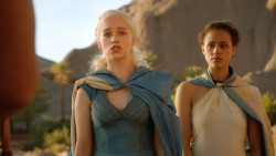 extant_GameOfThrones_3x04-KissedByFire_4683