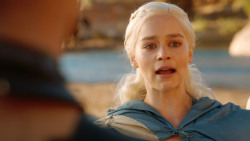 extant_GameOfThrones_3x04-KissedByFire_4686