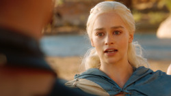 extant_GameOfThrones_3x04-KissedByFire_4688