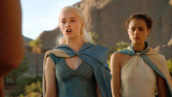 extant_GameOfThrones_3x04-KissedByFire_4697