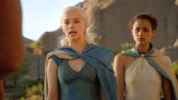 extant_GameOfThrones_3x04-KissedByFire_4698