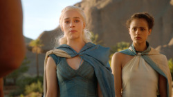 extant_GameOfThrones_3x04-KissedByFire_4699