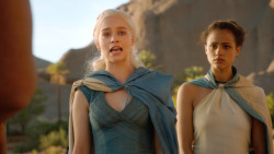 extant_GameOfThrones_3x04-KissedByFire_4700
