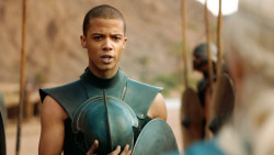 extant_GameOfThrones_3x04-KissedByFire_4707