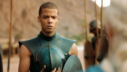 extant_GameOfThrones_3x04-KissedByFire_4709