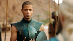 extant_GameOfThrones_3x04-KissedByFire_4713