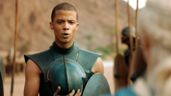 extant_GameOfThrones_3x04-KissedByFire_4714