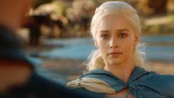 extant_GameOfThrones_3x04-KissedByFire_4719