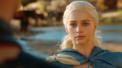 extant_GameOfThrones_3x04-KissedByFire_4724