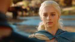 extant_GameOfThrones_3x04-KissedByFire_4725