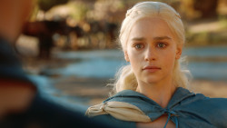 extant_GameOfThrones_3x04-KissedByFire_4727