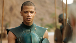 extant_GameOfThrones_3x04-KissedByFire_4731